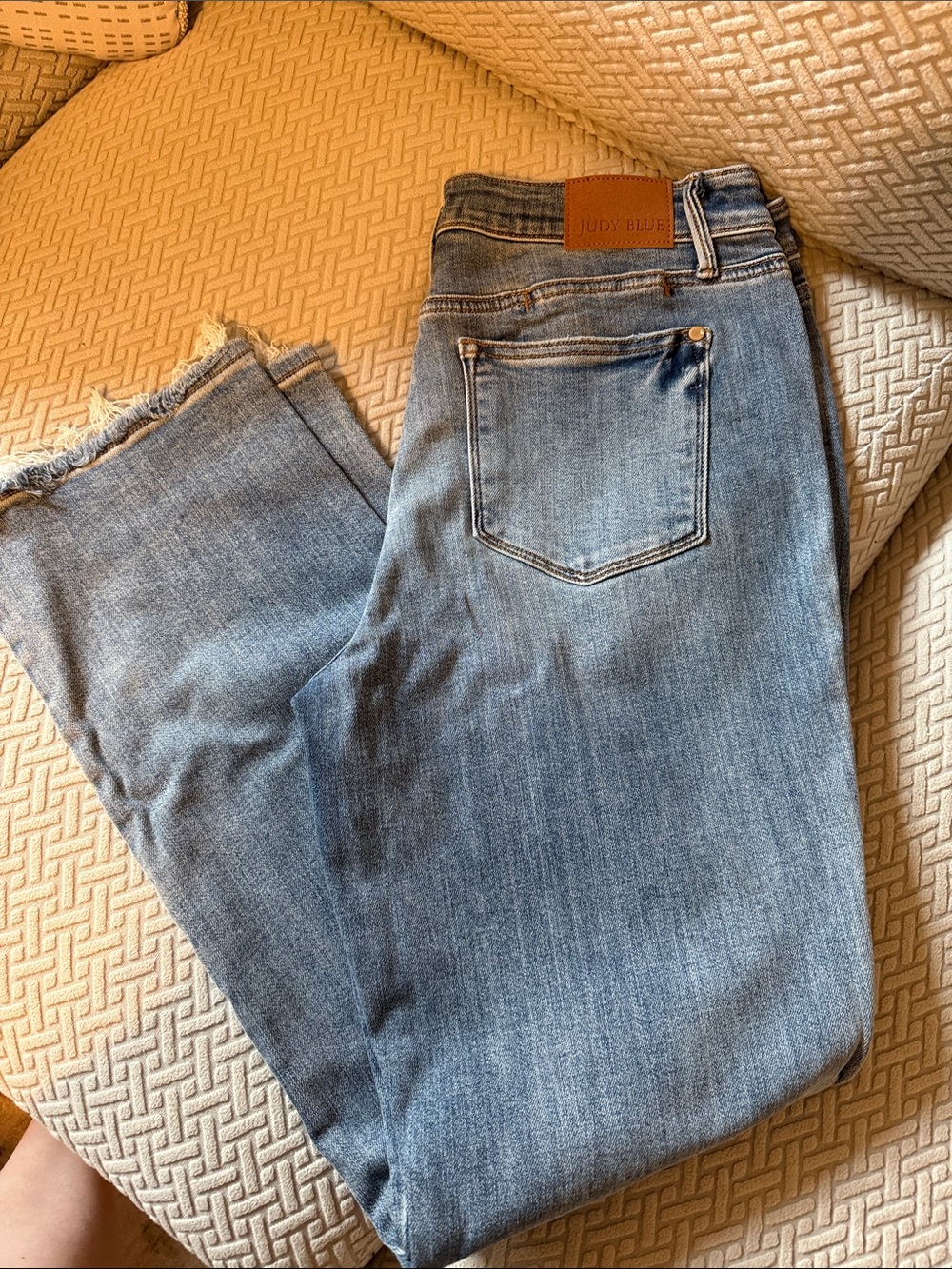 Judy Blue Medium Wash Ankle Crop Jeans with Frayed Hem